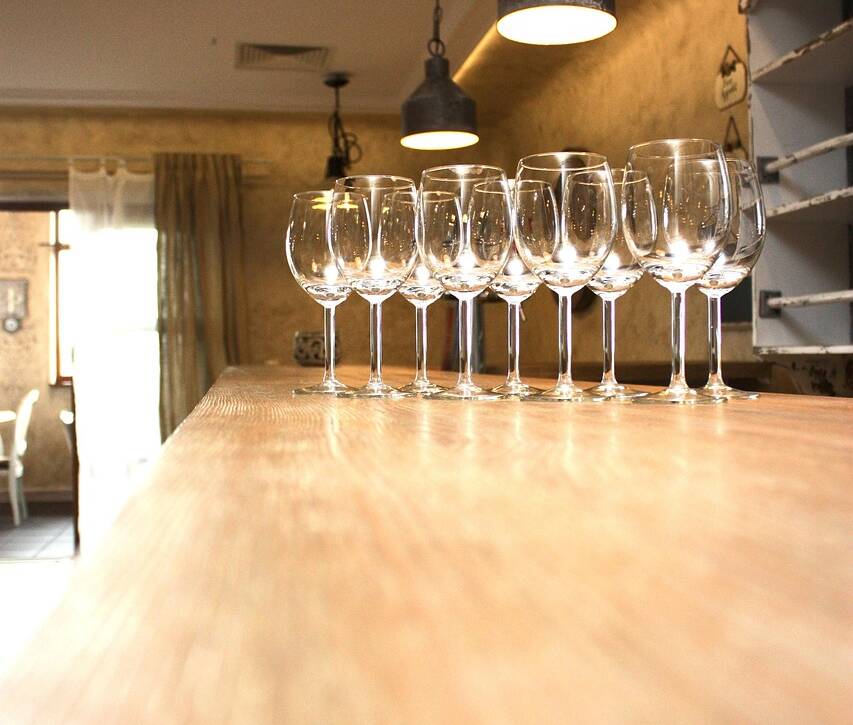 Bar en bois pour hôtel à Megève : premier impact mémorable