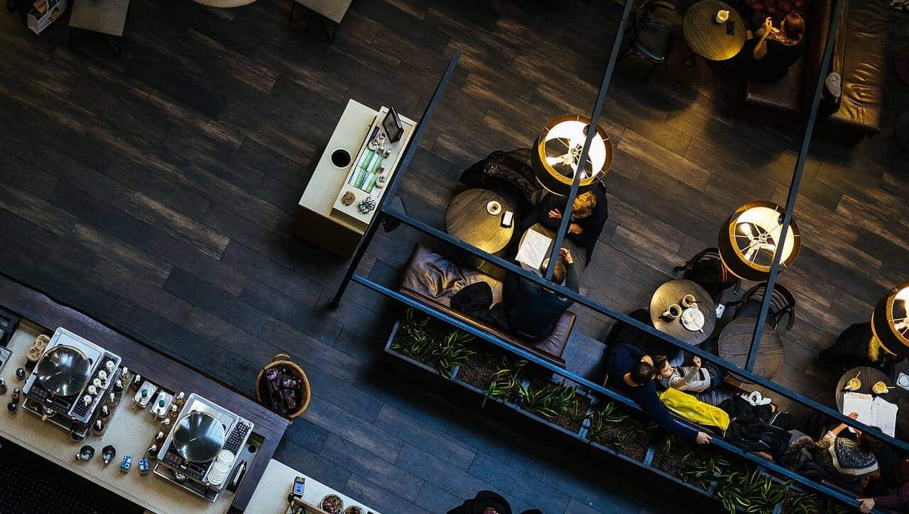 Vitrine en bois pour magasin à Caluire